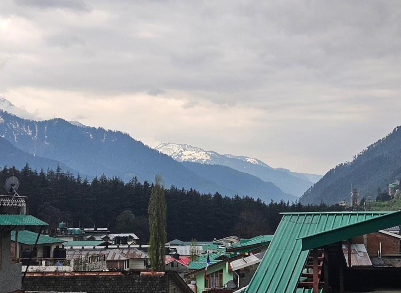 Hotel Premier Mall Road Manali Bagian luar foto