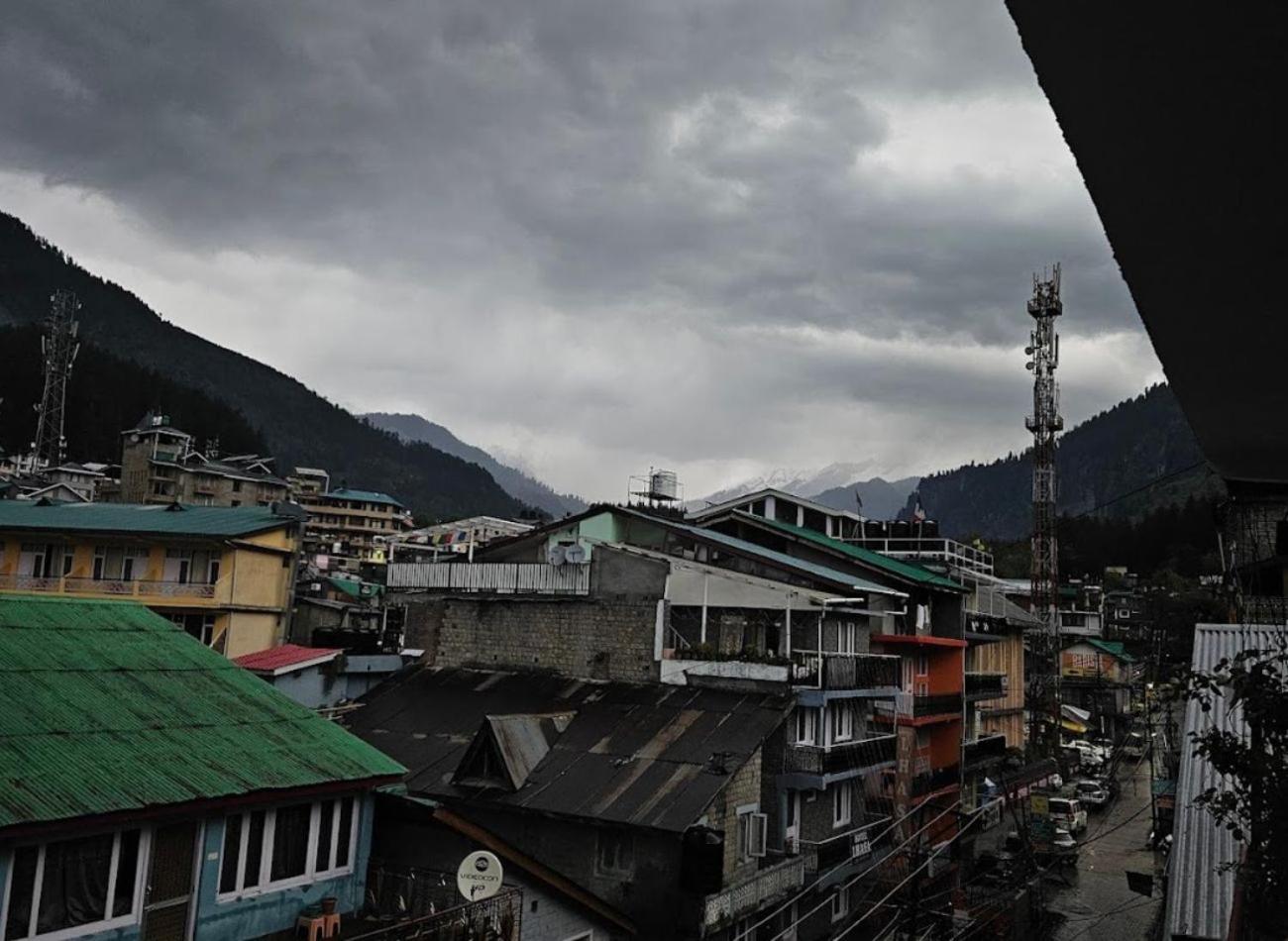 Hotel Premier Mall Road Manali Bagian luar foto
